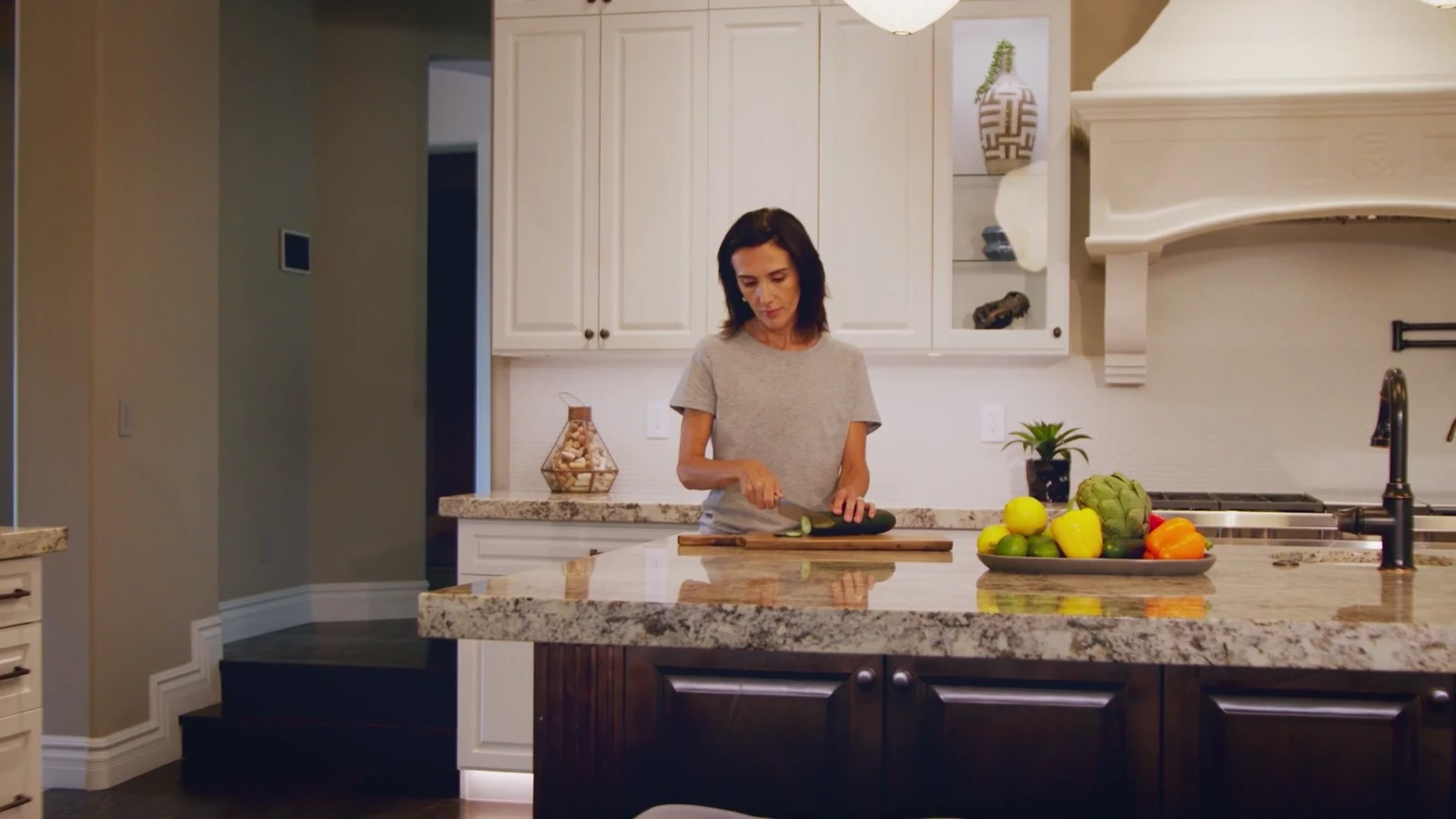 Bright kitchen with linear task lighting at the counter